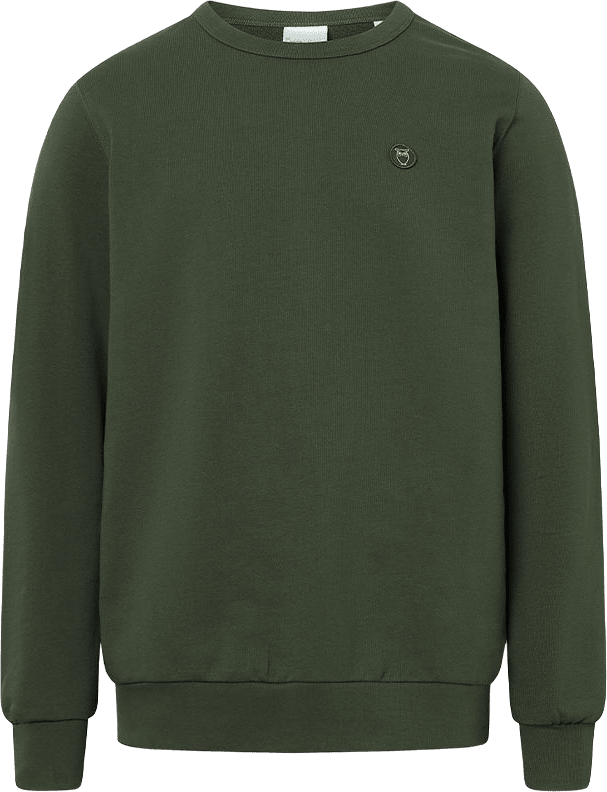 ERIK basic badge sweat - GOTS/Vegan, från Knowledge Cotton Apparel, i färgen Forrest Night.