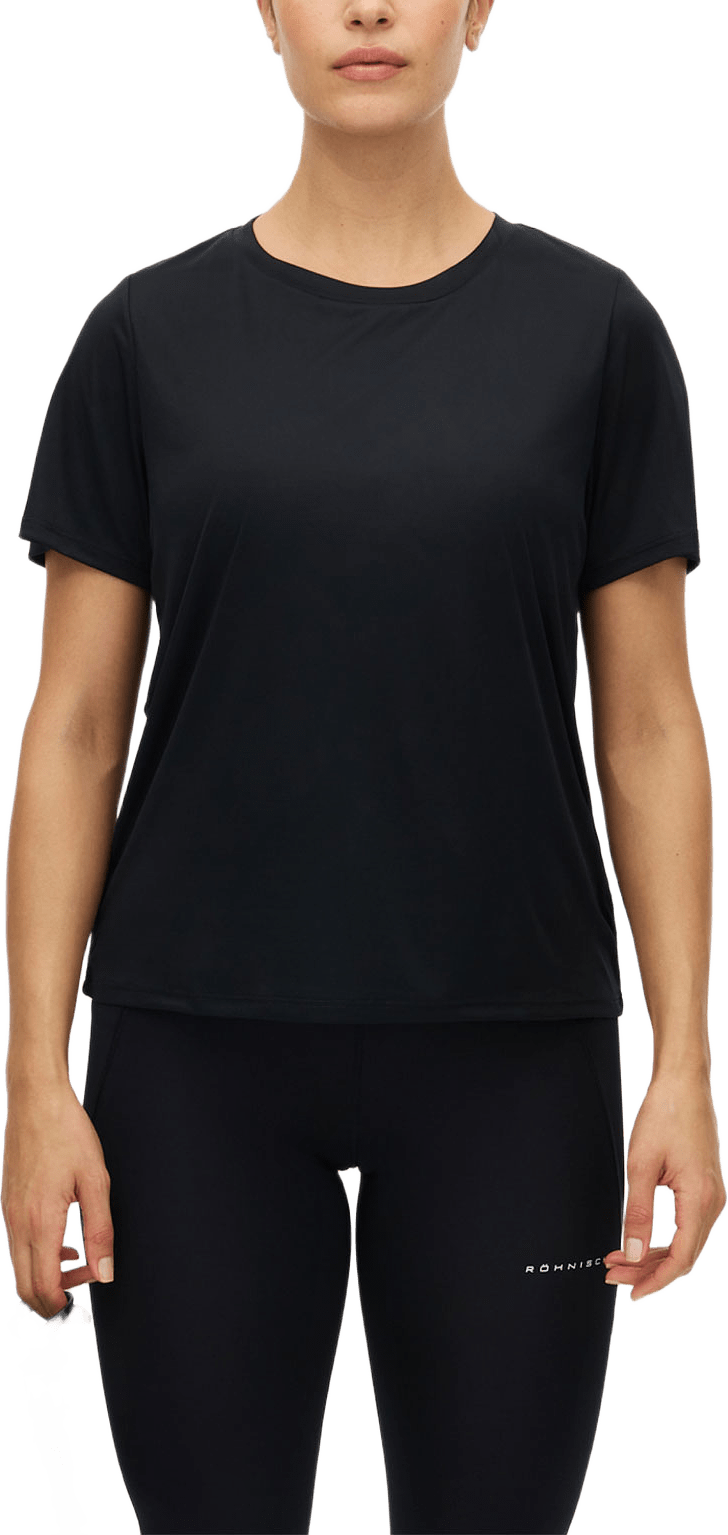 Team Logo Tee, från Röhnisch, i färgen Black.