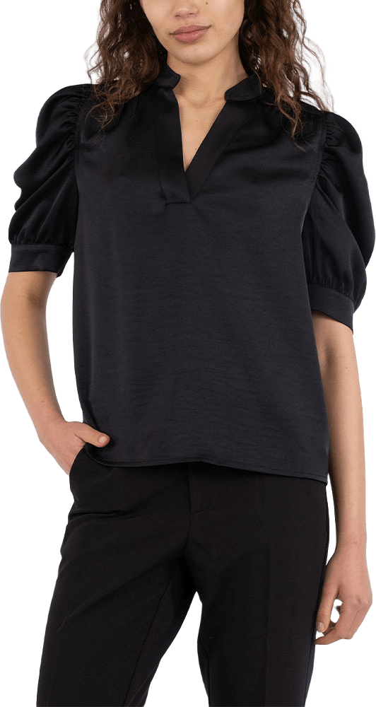 Roella Heavy Sateen Blouse, från Neo Noir, i färgen Black.