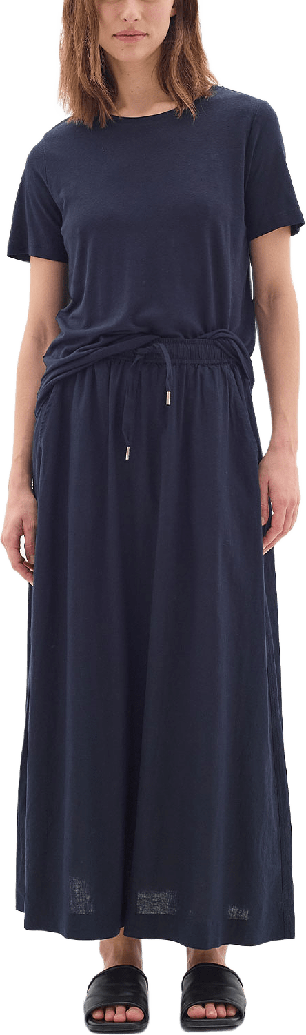 EllieIW Skirt, från Inwear, i färgen Marine Blue.