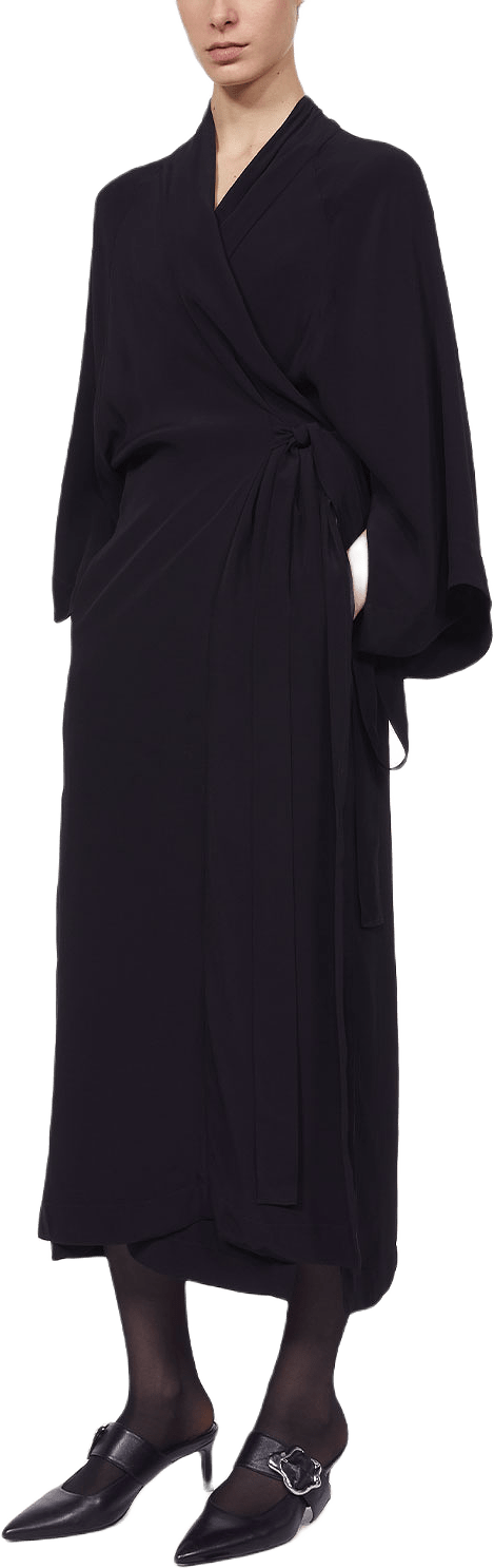 Mabelin Cape Dress, från Rodebjer, i färgen Black.