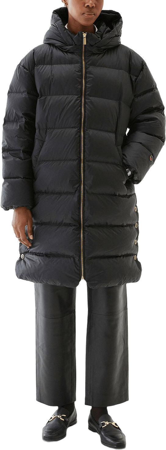 Farida Down Coat, från Busnel, i färgen Black.