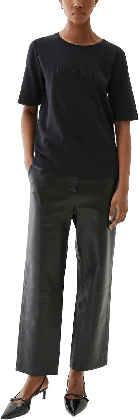 Hanna T-shirt, från Busnel, i färgen Black.