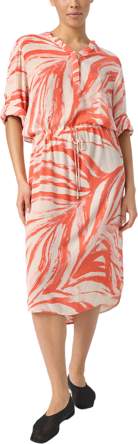 Klänning, Zaya, från Soaked In Luxury, i färgen Hot Coral Wave.