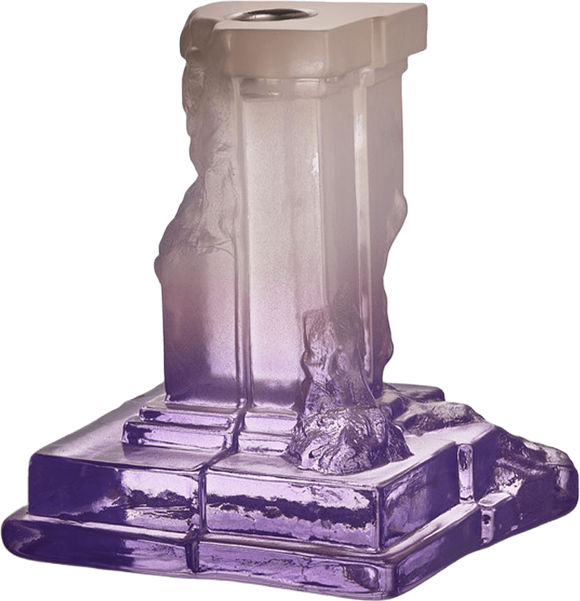 Ljusstake Rocky Baroque, från Kosta Boda, i färgen Lilac Haze.