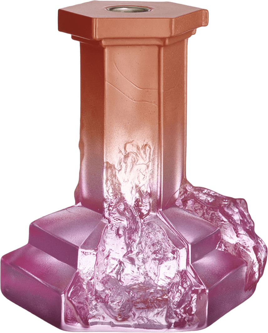 Ljusstake Rocky Baroque, från Kosta Boda, i färgen Spicy Rose.