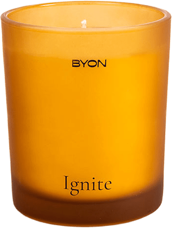 Doftljus Ignite 30tim, från Byon, i färgen Amber.