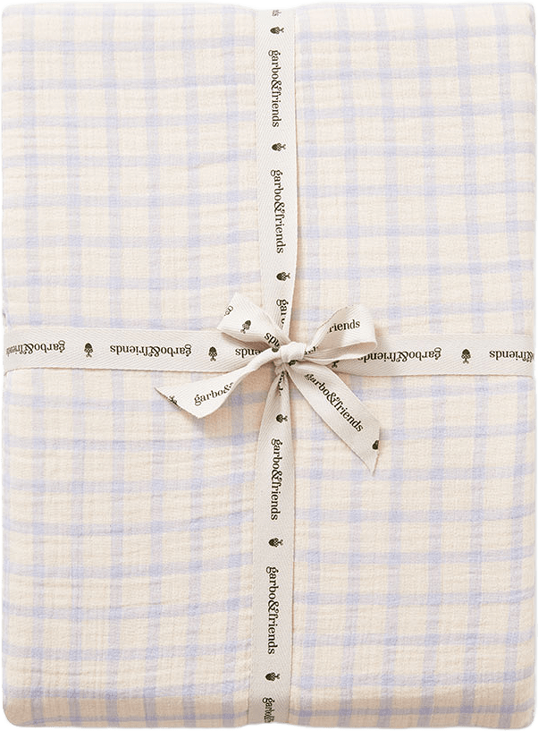 Muslin Dra-På-Lakan 180x200 cm, från Garbo&Friends, i färgen Gingham Sky Blue.