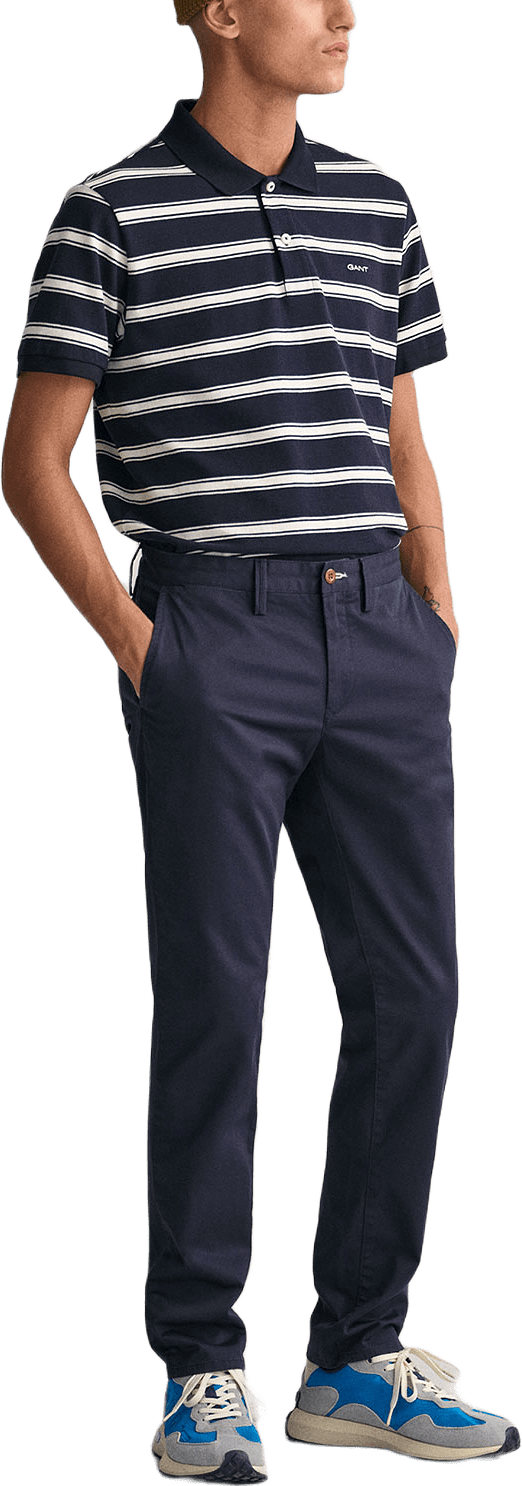 Slim Fit Twill Chinos, från GANT, i färgen Marine.