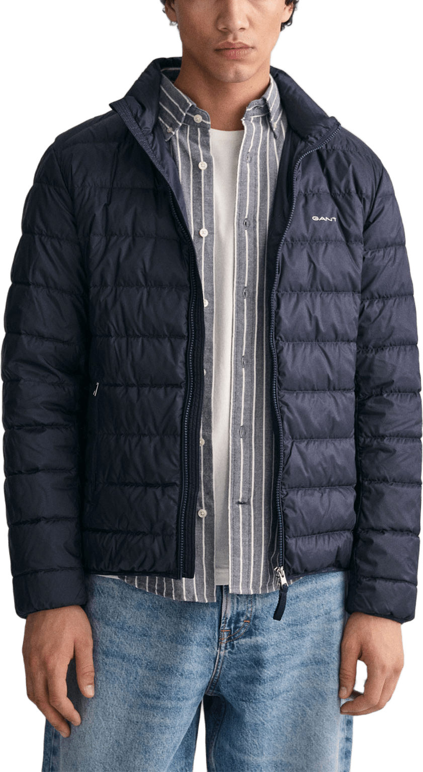 Light Down Jacket, från GANT, i färgen Evening Blue.