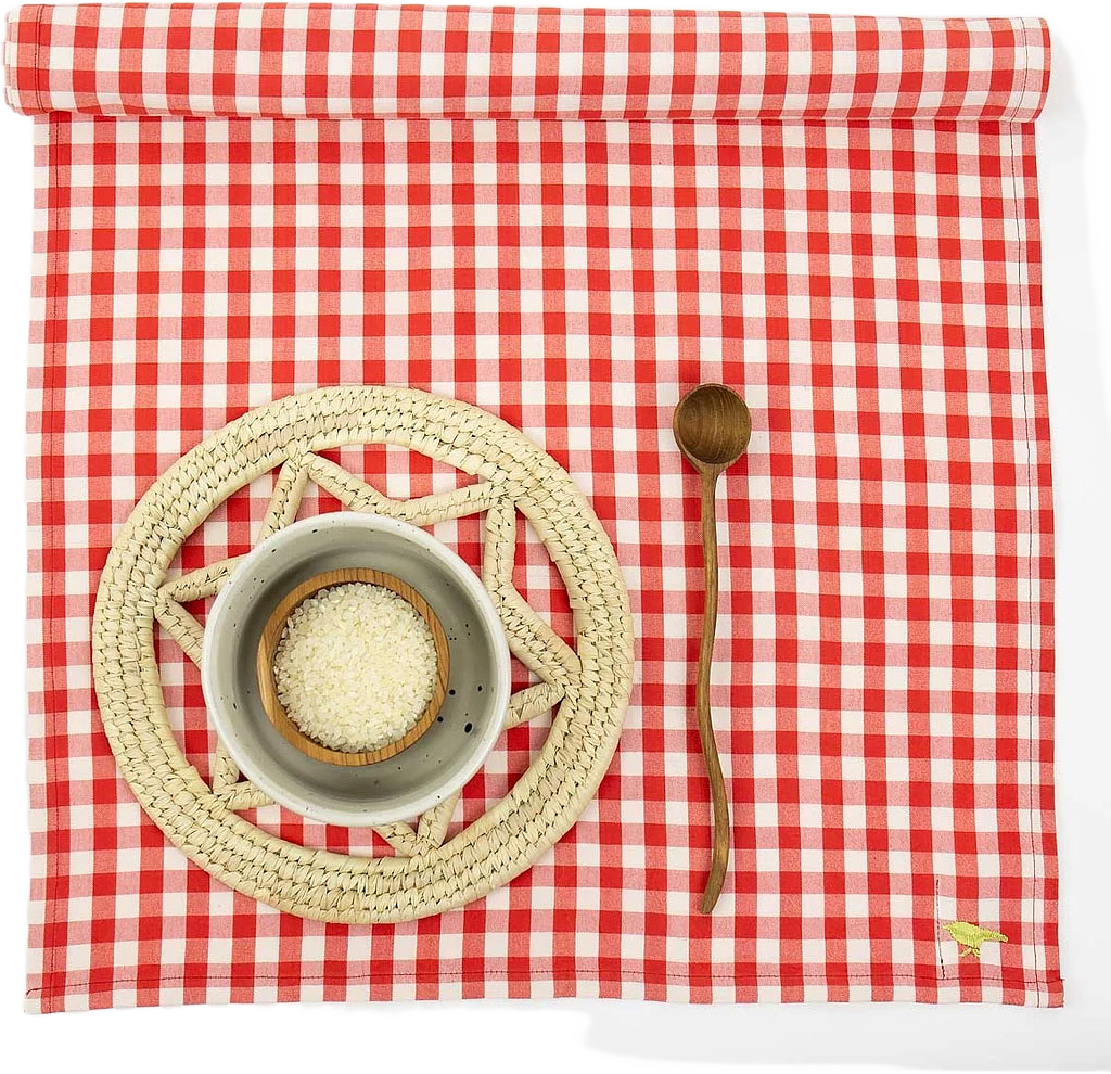 MARIA Bordslöpare, från A World of Craft, i färgen Röd/Natur.