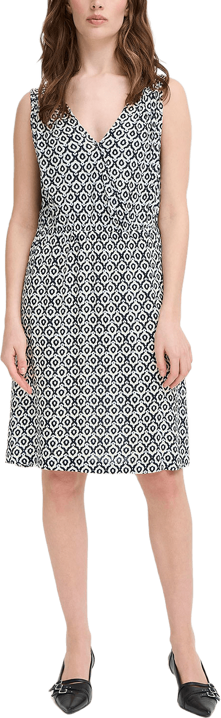 IHMARRAKECH AOP DR20; Ichi Dress, från ICHI, i färgen Total Eclipse Ikat Tile Aop.