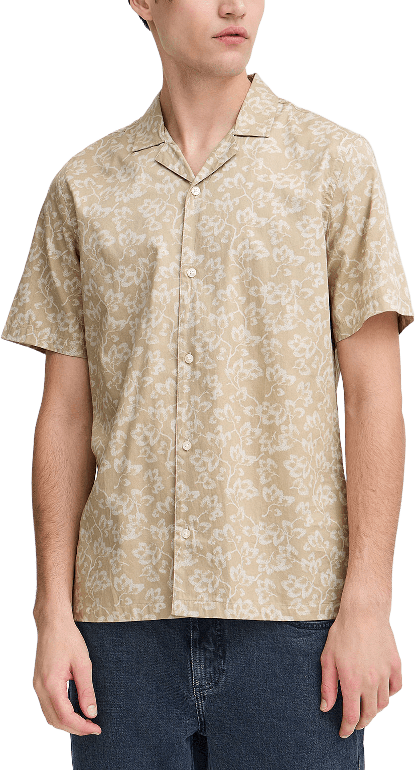 CFWALKER SS RC floral printed shirt Shirt, från Casual Friday, i färgen Plaza Taupe.