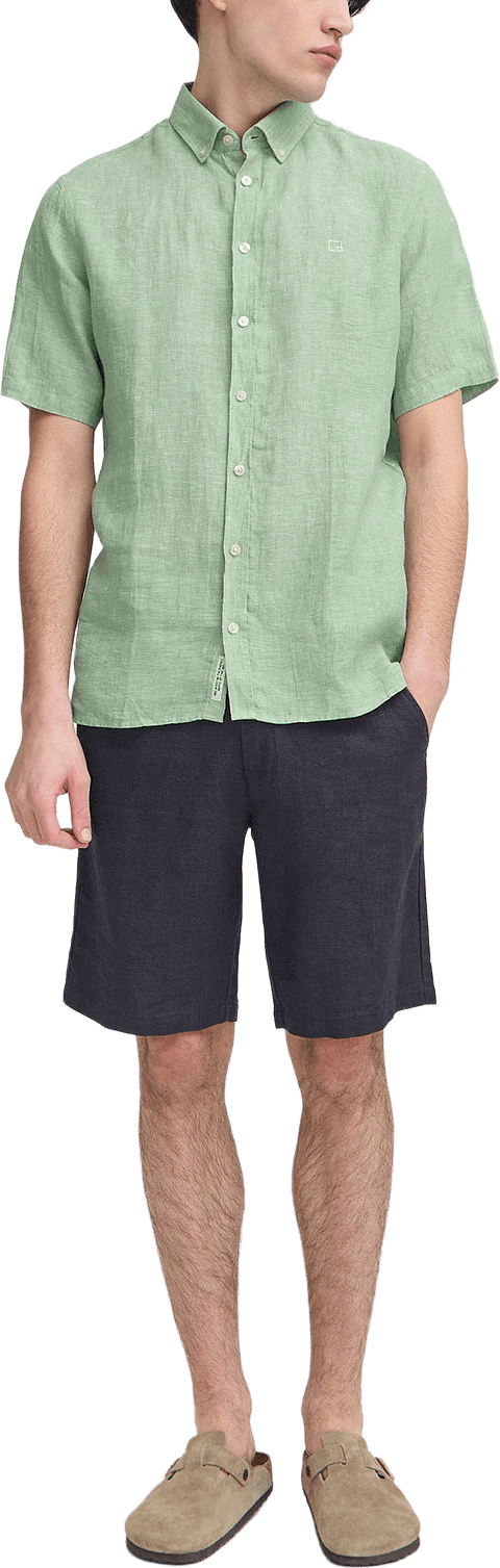 CFANTON 0071 SS 100% linen shirt Shirt, från Casual Friday, i färgen Malachite Green Melange.