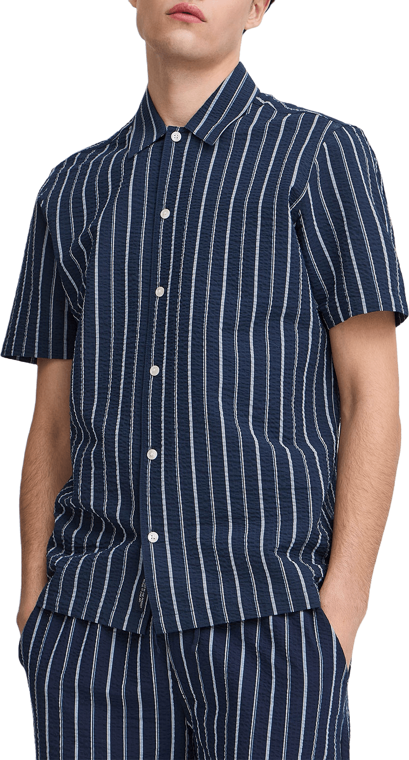 CFKAI 0204 SS striped seersucker sh Shirt, från Casual Friday, i färgen Navy Blazer.