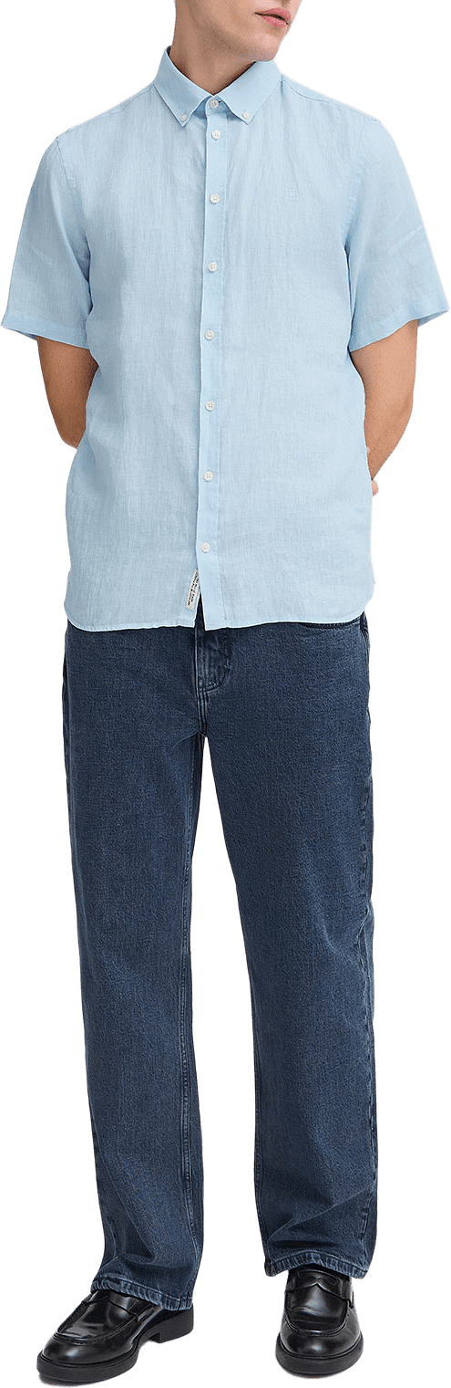 CFANTON 0071 SS 100% linen shirt Shirt, från Casual Friday, i färgen Chambray Blue.