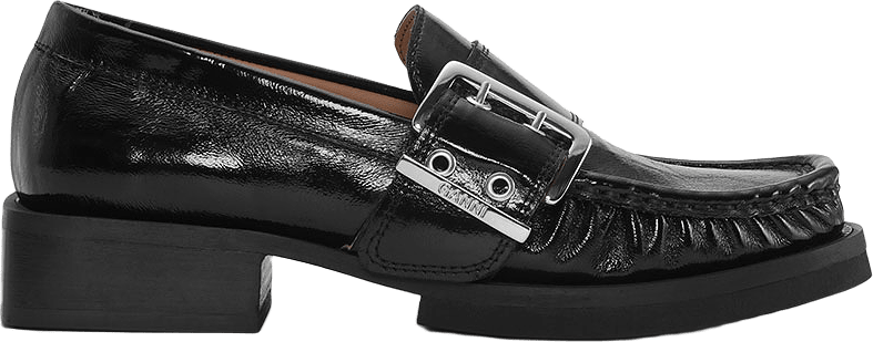 Feminine Buckle Loafer Naplack, från GANNI, i färgen Black.