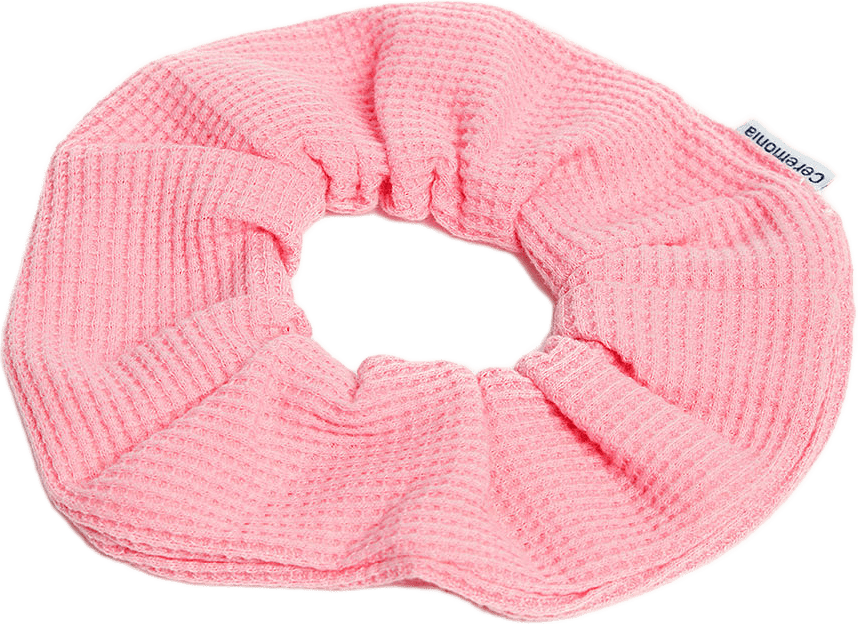 Spa Scrunchie, från Ceremonia, i färgen Guava.
