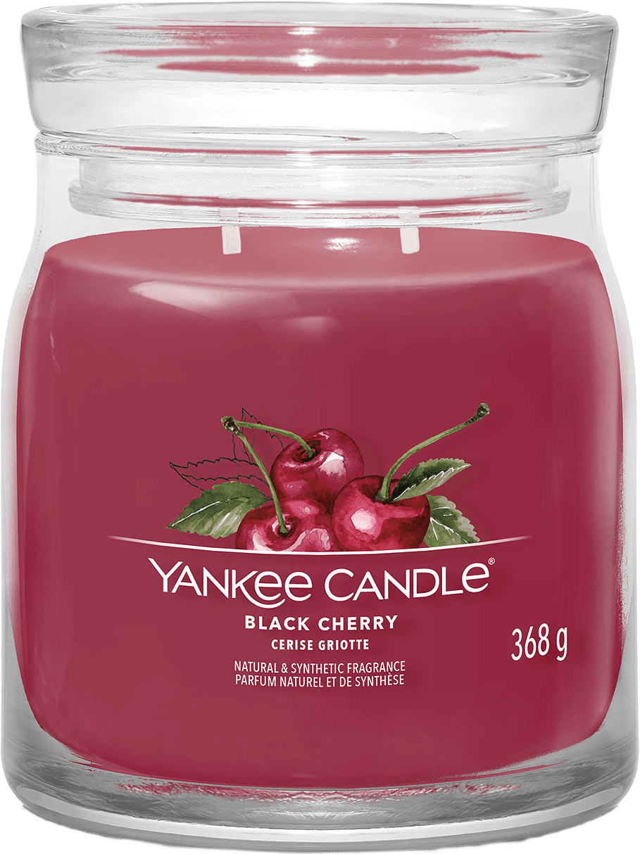 Signature Medium Black Cherry, från Yankee Candle, i färgen Black Cherry.