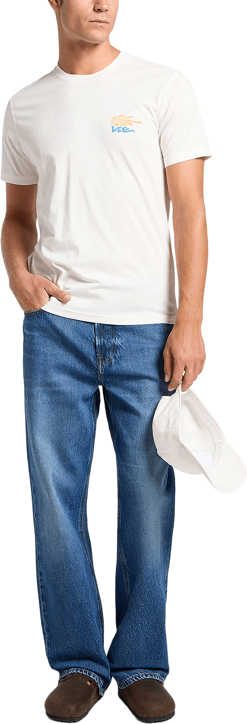 Medium Logo Tee, från Lee, i färgen Ecru.