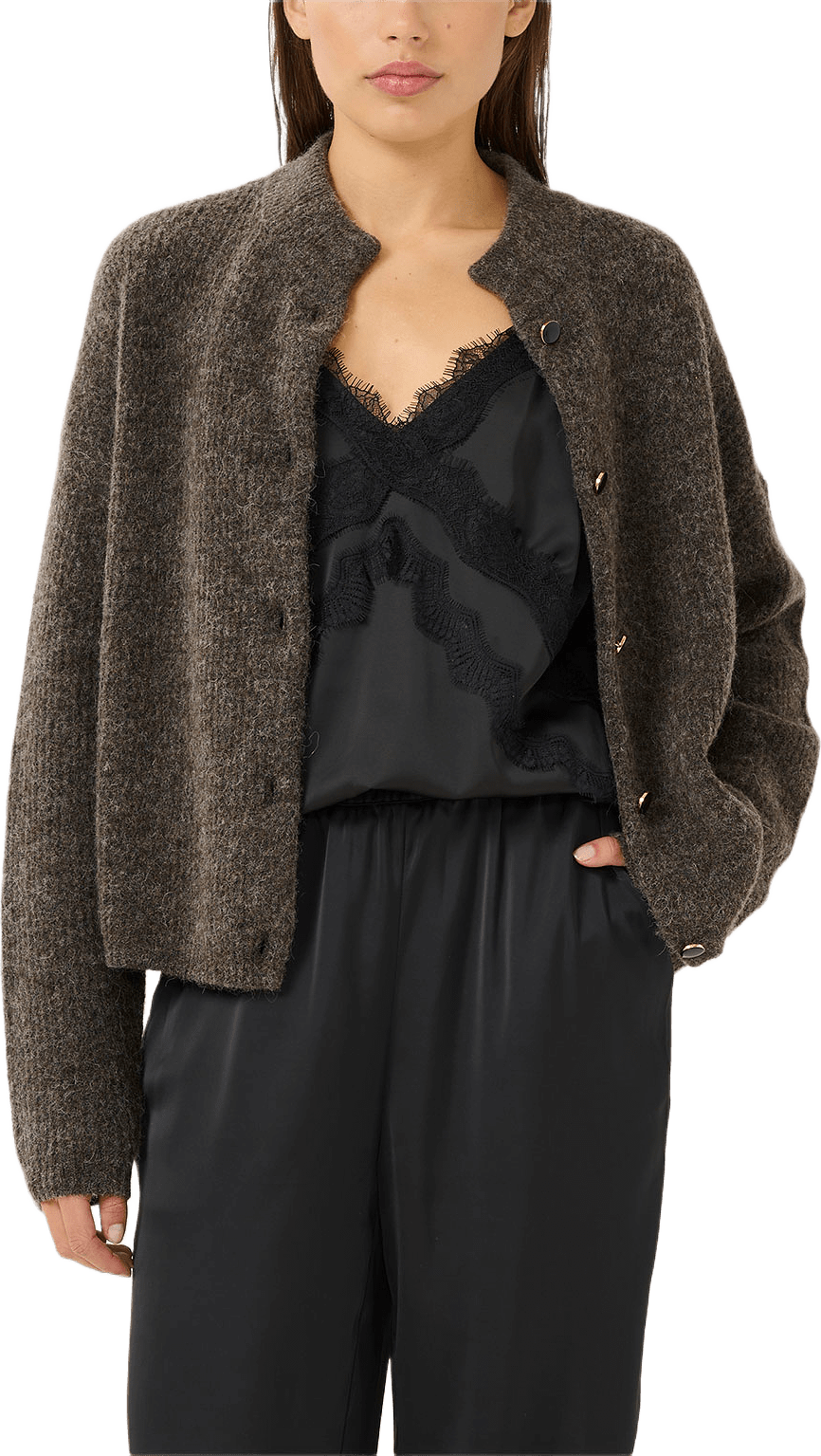 AlphaGZ Short Cardigan, från Gestuz, i färgen Chestnut Melange.