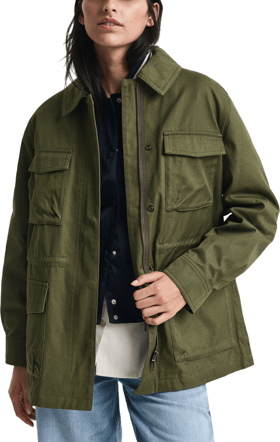 Field Jacket, från GANT, i färgen Juniper Green.