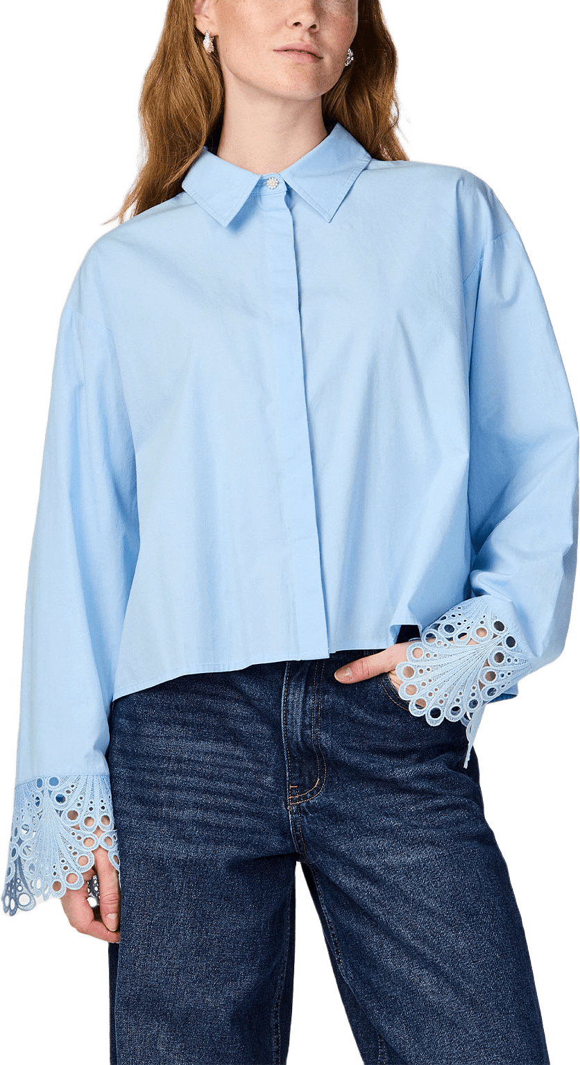 Yastrinity Ls Short Shirt S., från Y.A.S, i färgen Clear Sky.