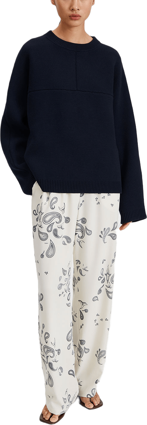 Maria Long Trousers, från Stylein, i färgen Paisley.