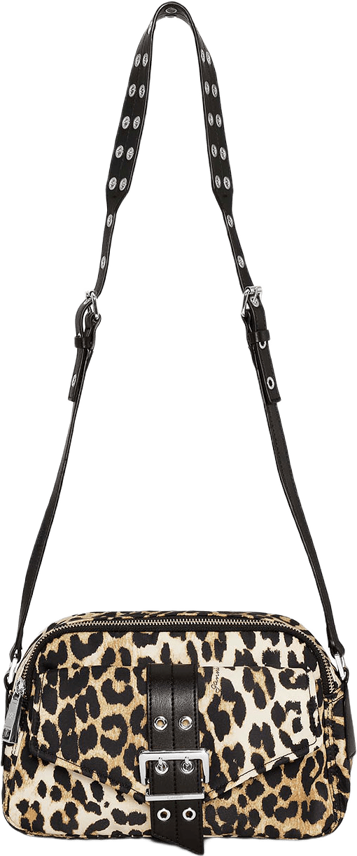 Bucky Camera Bag, från GANNI, i färgen Leopard.