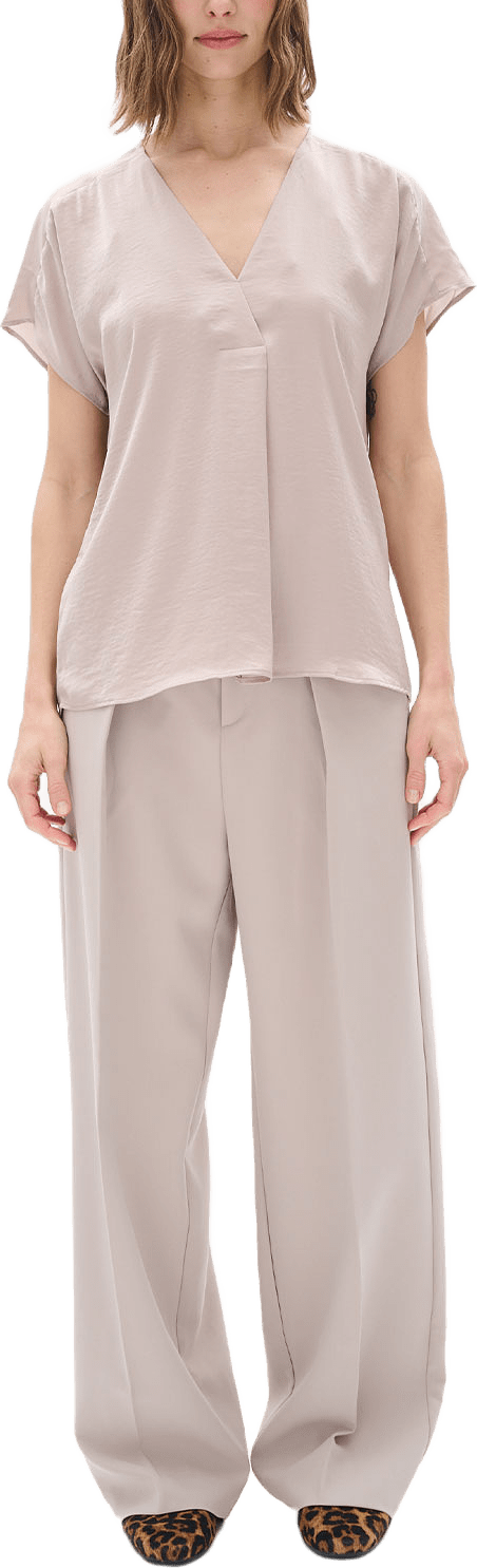 RindaIW Top, från Inwear, i färgen Stone.