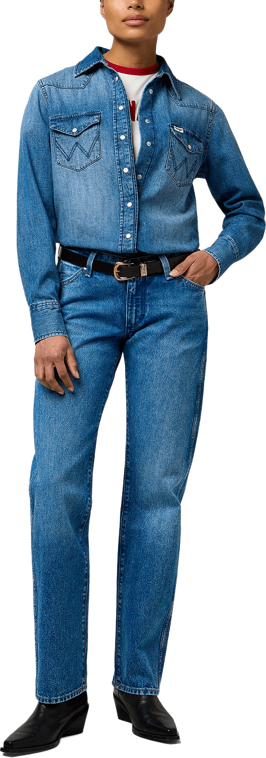 Low Rise Cowboy Jeans, från Wrangler, i färgen Lasso Lagoon.