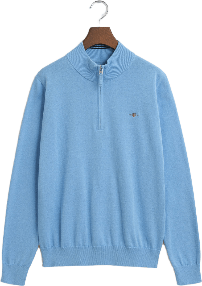 Gant Knitwear Shield Cotton Half Zip, från GANT, i färgen Dream Blue.