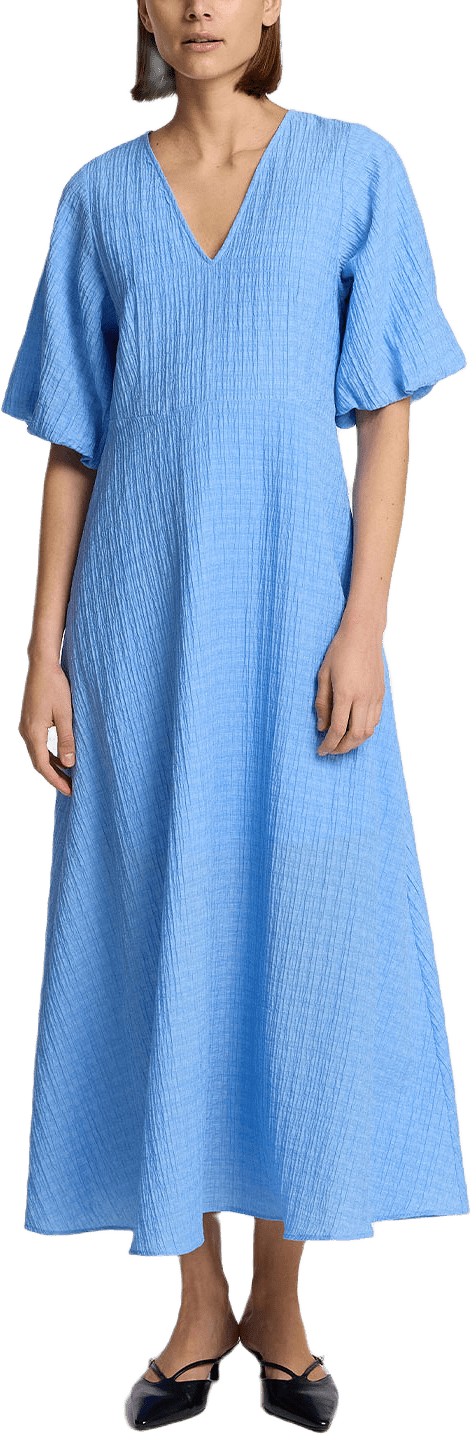 BALLONGÄRMAD MAXIKLÄNNING, från Selected Femme, i färgen Cornflower Blue.