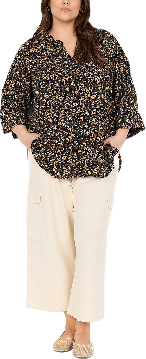 Wa-Melina 2 Blouse, från Wasabi Concept, i färgen Hot Fudge Combi.