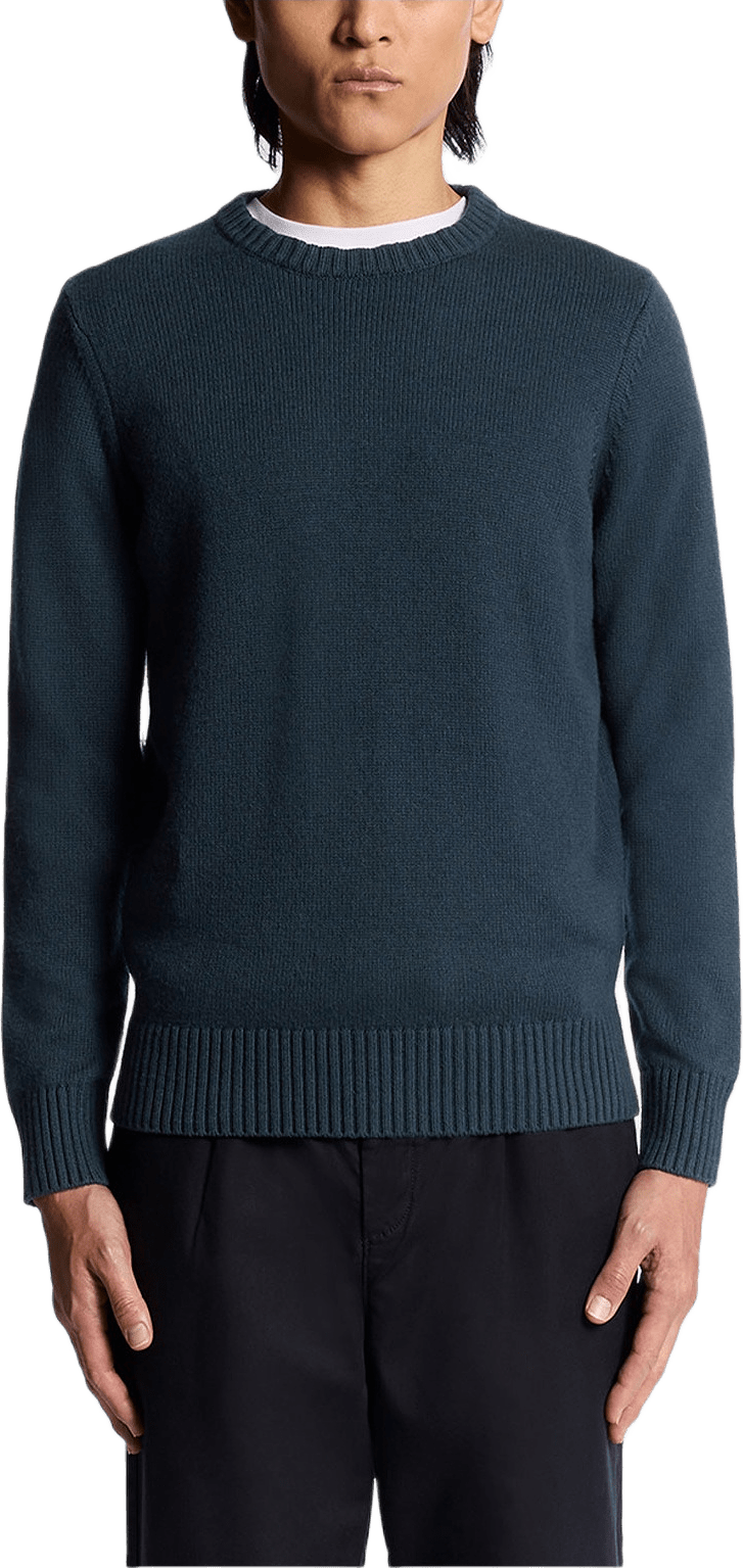 Military Crew Neck Jumper, från Lyle & Scott, i färgen Carbon.