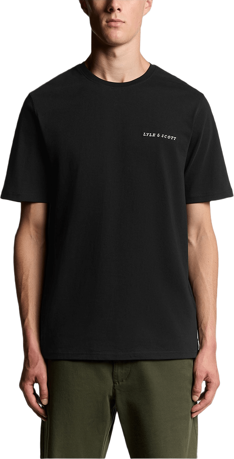 Script T-shirt, från Lyle & Scott, i färgen Jet Black.