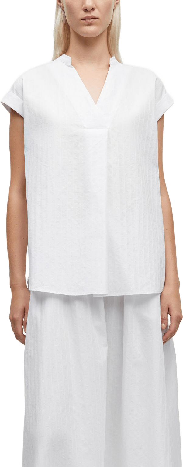 SATINA SS SHIRT 15646, från SAMSOE SAMSOE, i färgen White.