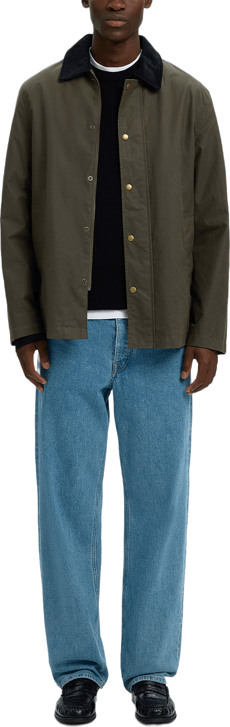 Walter Waxed Cotton Jacket, från Selected, i färgen Grape Leaf.