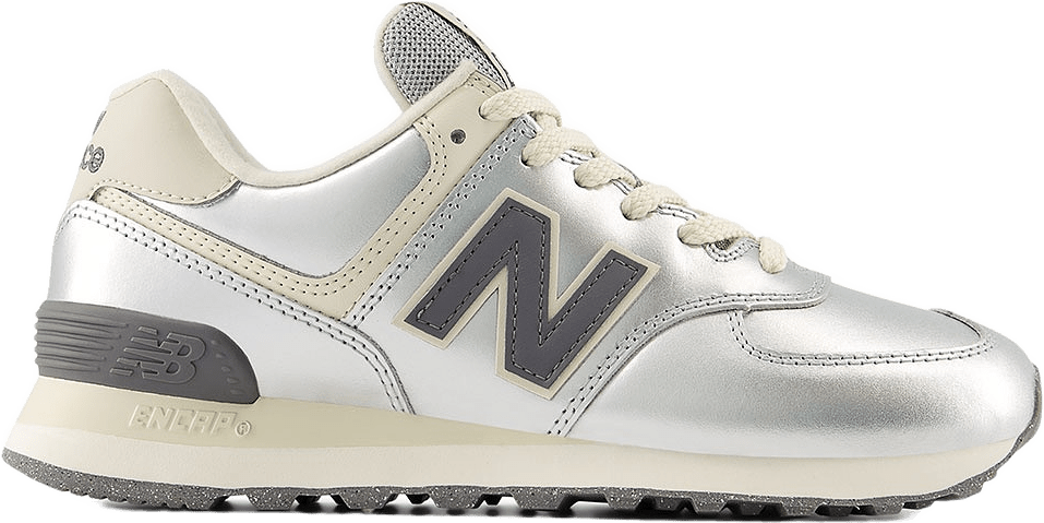 New Balance 574, från New Balance, i färgen Metallic Silver.