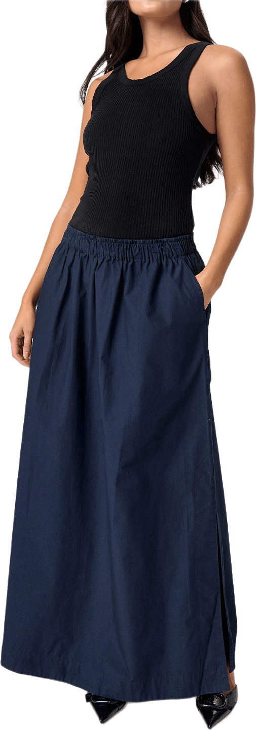 Oleane Maja Maxi Skirt, från Soaked In Luxury, i färgen Night Sky.