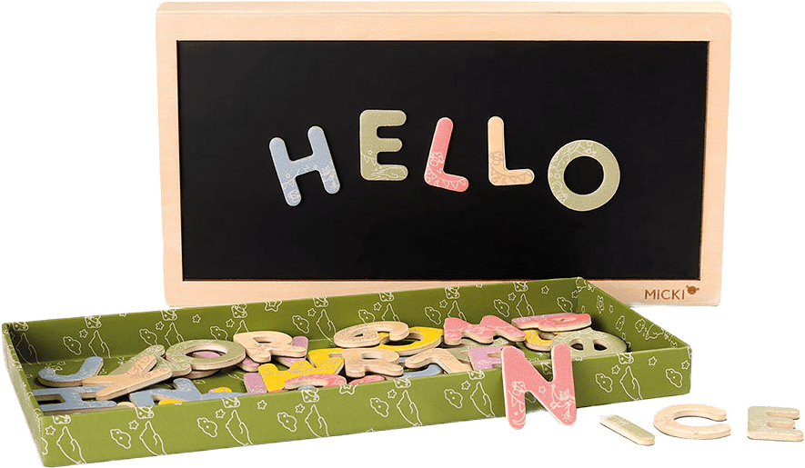 Magnetbokstäver med låda, från MICKI.