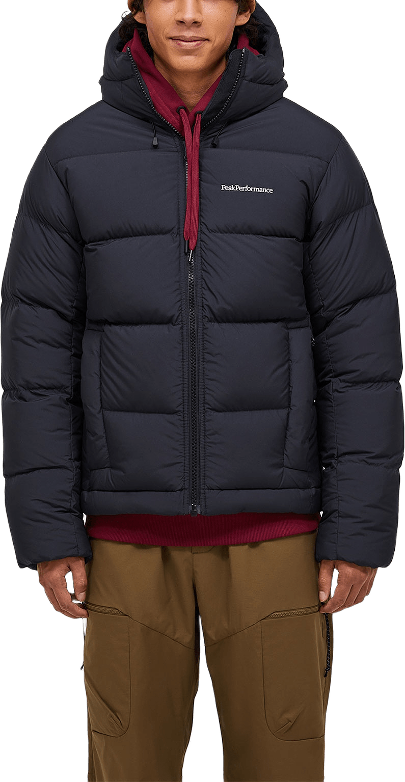 M Rivel Down Jacket, från Peak Performance, i färgen Black.