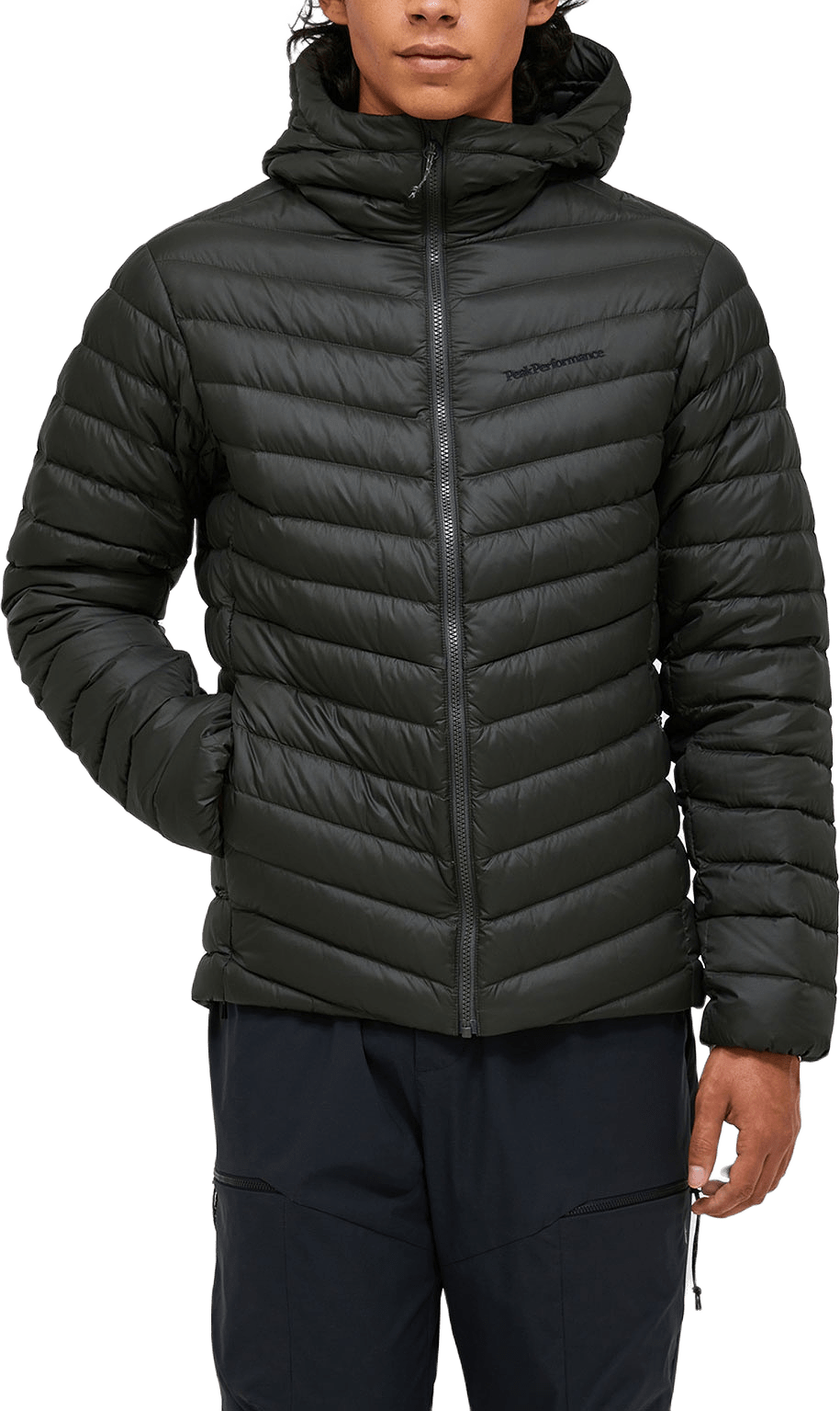 M Frost Down Hood Jacket, från Peak Performance, i färgen Olive Extreme.