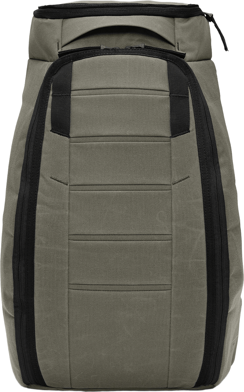 Hugger Backpack 25L, från DB, i färgen Forest Green.