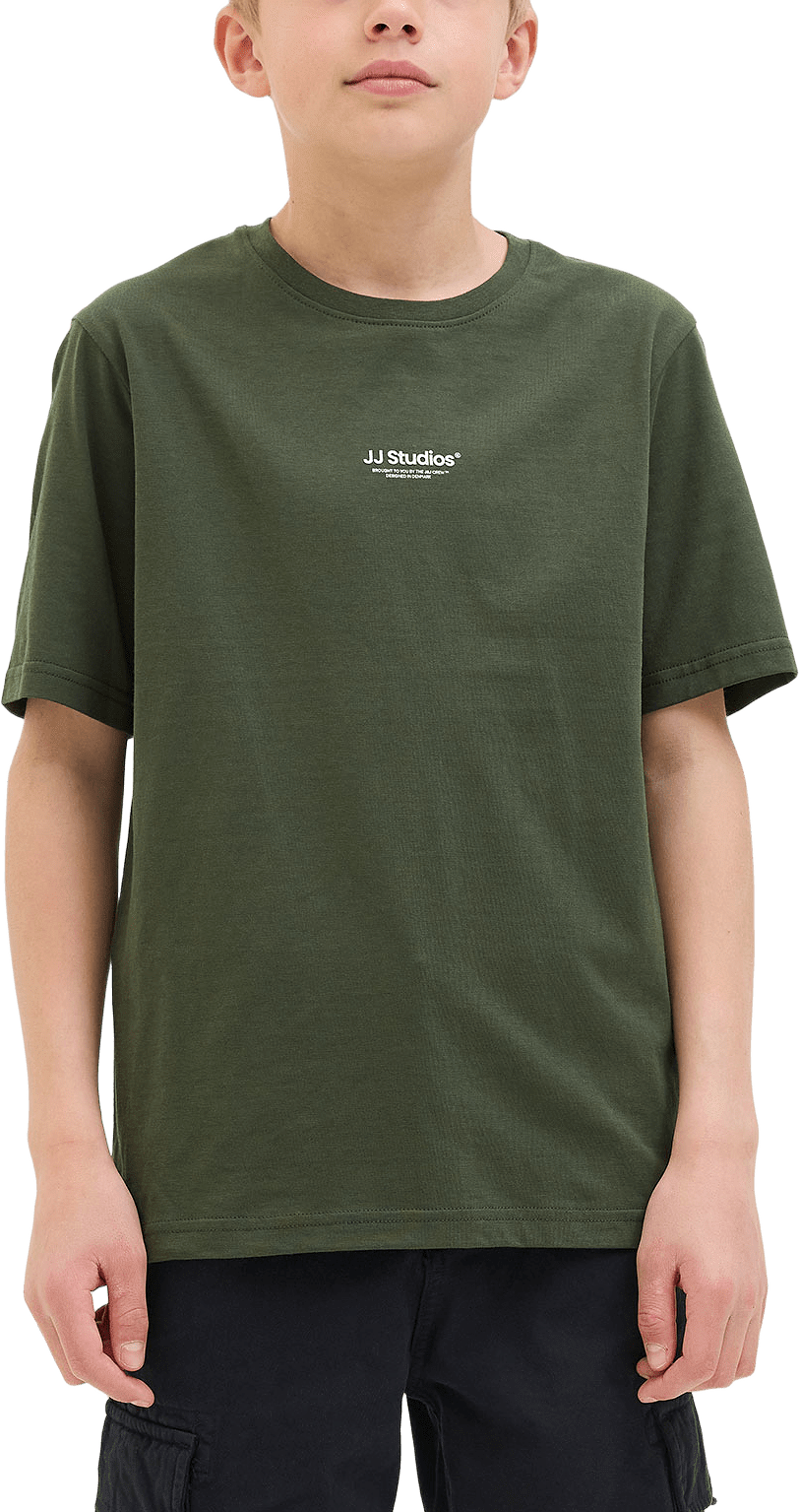 SOHO TEE SS CREW NECK JNR, från Jack & Jones, i färgen Duffel Bag.