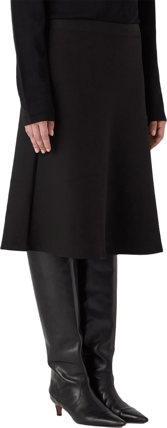 The Naomi Crepe Skirt, från Marville Road, i färgen Black.