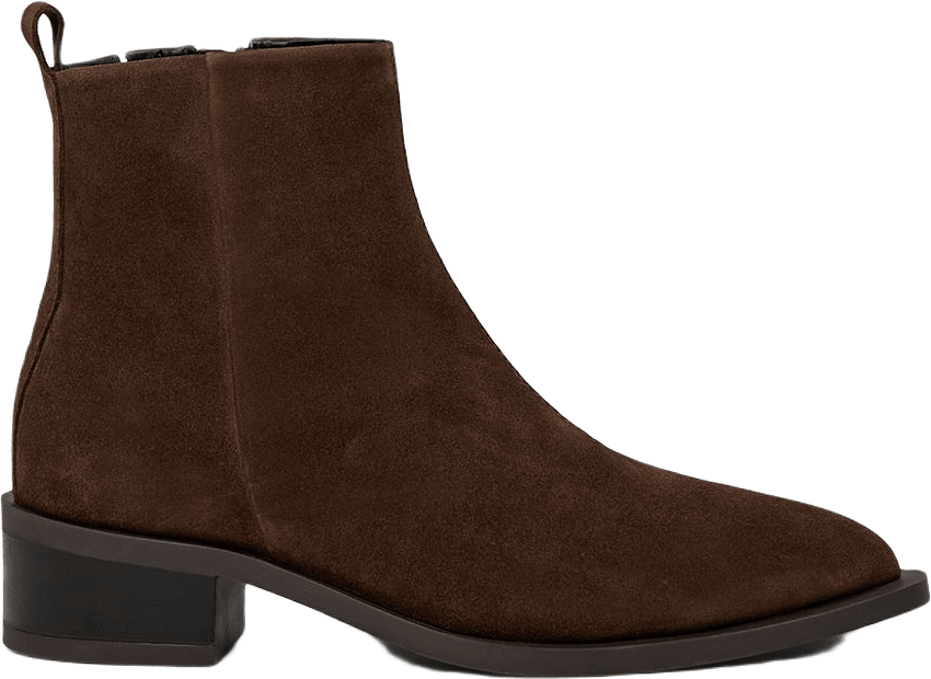 Elva Suede Boots, från Pavement, i färgen Brown Suede 347.