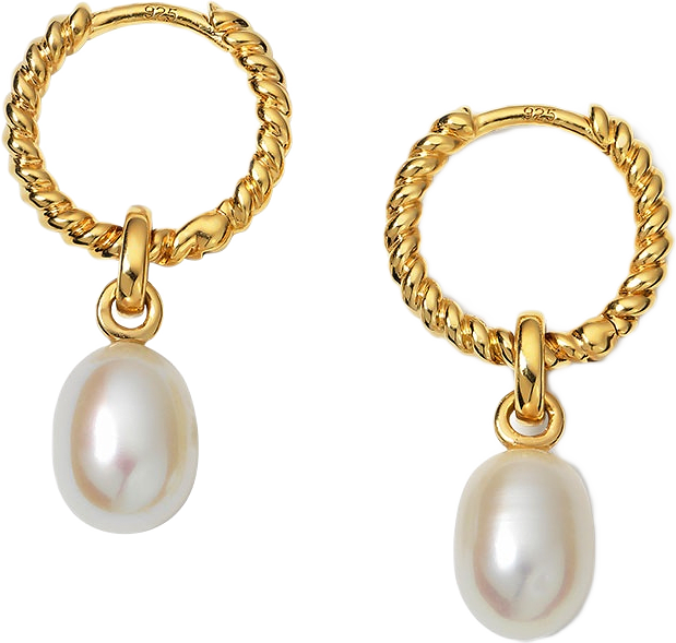 Twisted Treasure Pearl Hoops Gold, från Syster P, i färgen Gold.