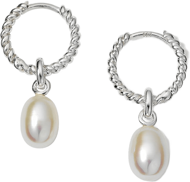 Twisted Treasure Pearl Hoops Gold, från Syster P, i färgen Silver.