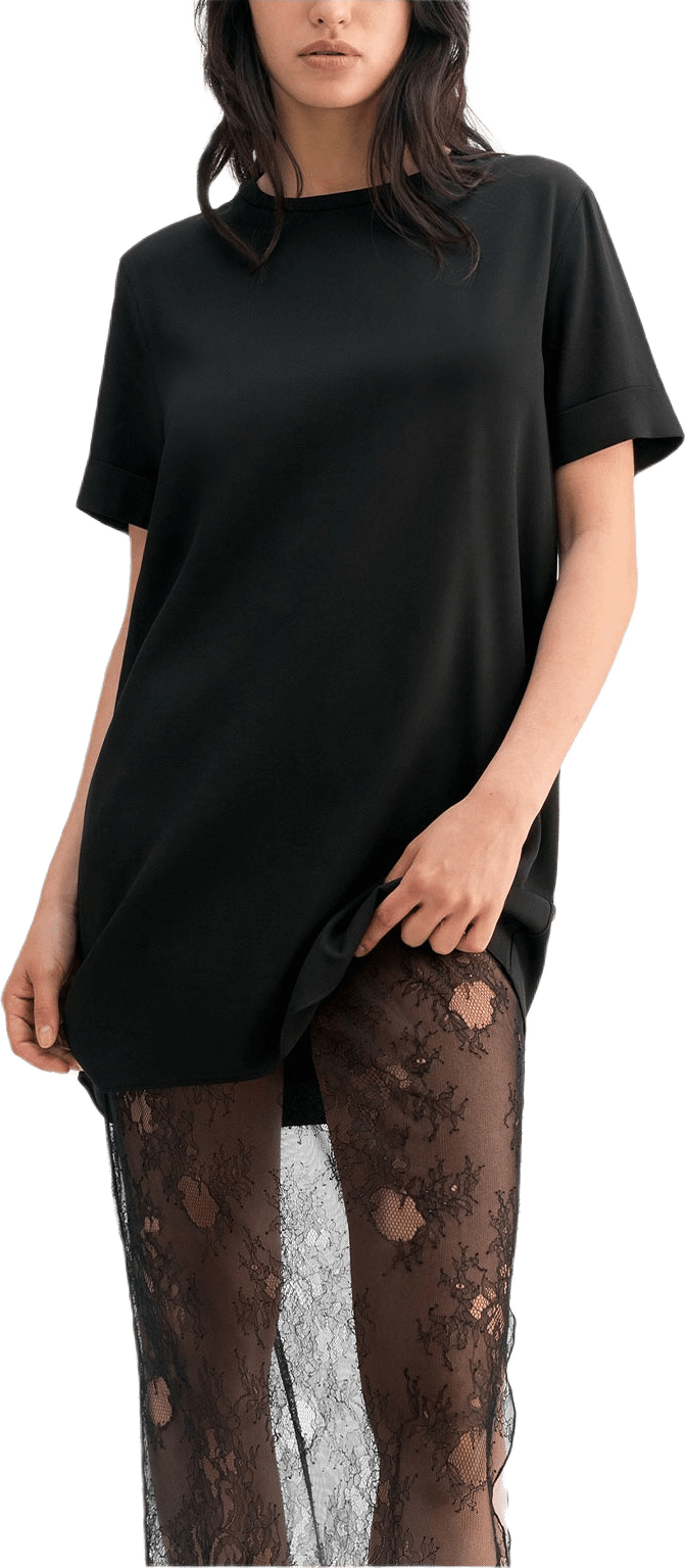 Pim long tee, från Ahlvar Gallery, i färgen Black.